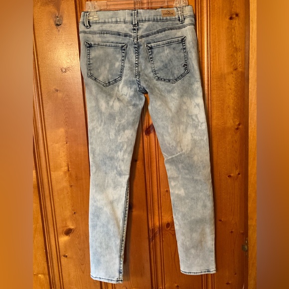 Kids Acid Jordache wash blue jeans Unisex for kids Size 14 in kids very strechy - Picture 2 of 6
